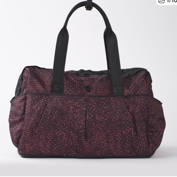 lululemon athletica Handbags - Lululemon All Day Duffel 31L